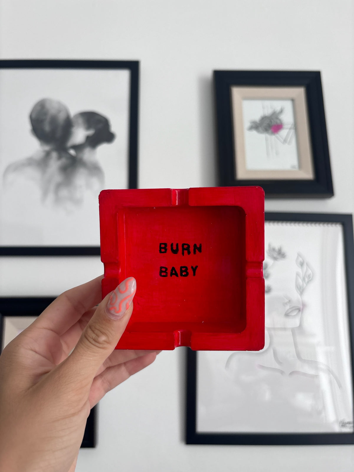 Διακοσμητικό πορσελάνινο Τασάκι Burn baby