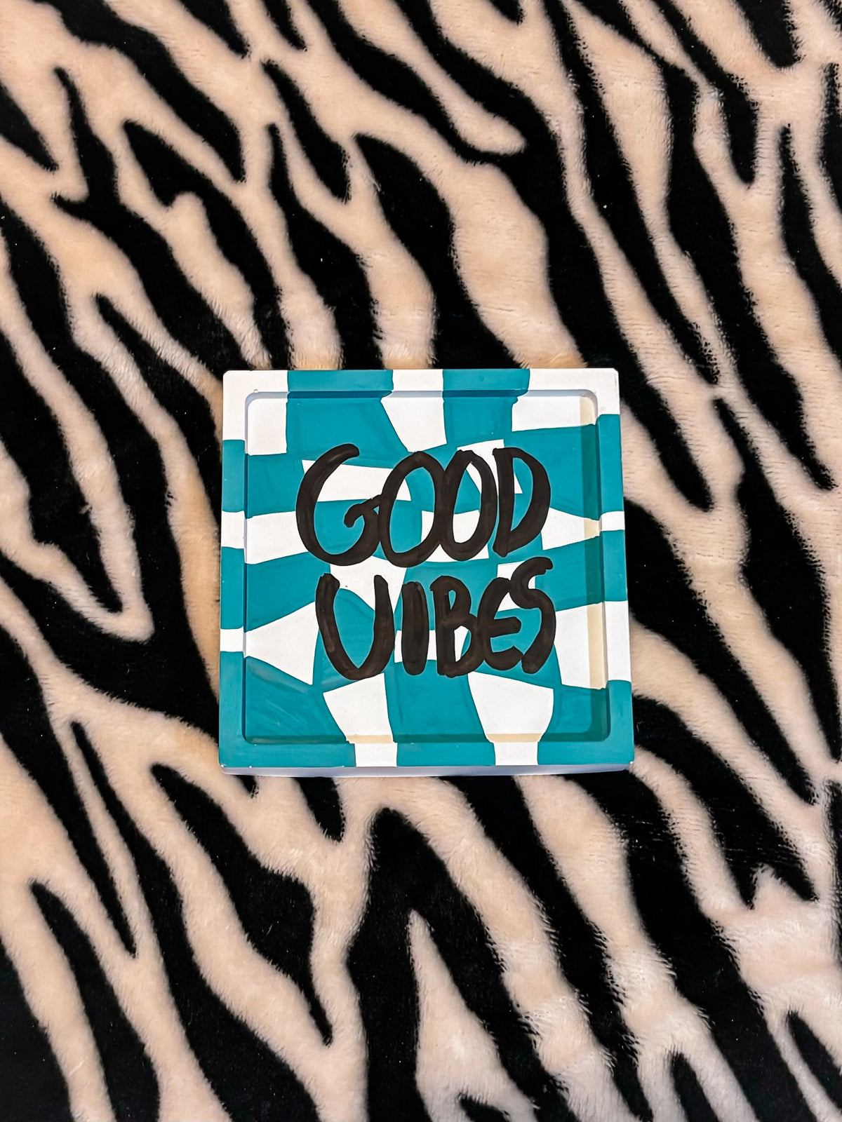 Διακοσμητικό πορσελάνινο δισκάκι Good vibes